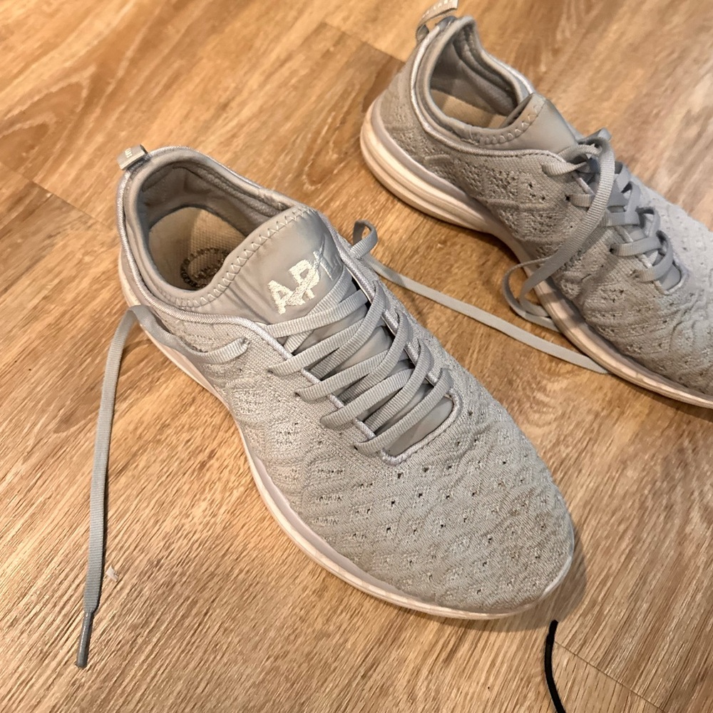 APL size 9 sneakers hardly worn